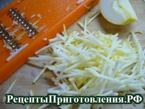 Яблоко тоже натираем на терке Яблоко тоже натираем на терке