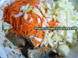 Всыпаю крупно шинкованный репчатый лук