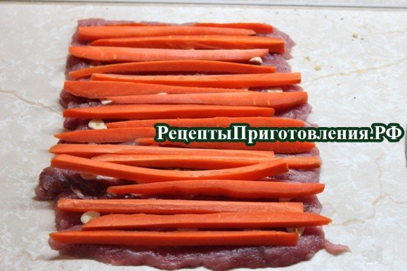 Готовим рулет из отбивной свинины с начинкой из моркови IMG_29631