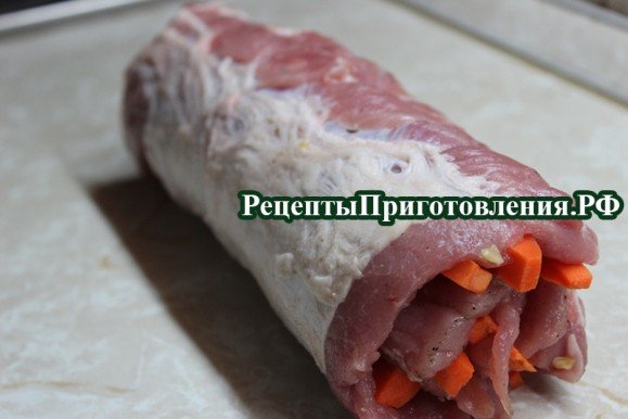 Сворачиваем рулет из отбивной свинины с начинкой из моркови IMG_29731