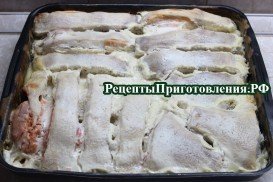 Камбала, запеченная в духовке со сметаной готова Камбала, запеченная в духовке со сметаной готова
