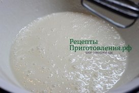 Ссахар со сметаной перемешать до полного растворения сахара
