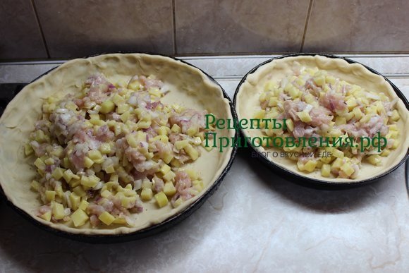 Сковороды с тестом наполняем начинкой Сковороды с тестом наполняем начинкой