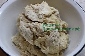 Месим песочное тесто для пирогов