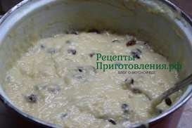 Тесто для пасхальных куличей после поднимания и осадки выглядит так