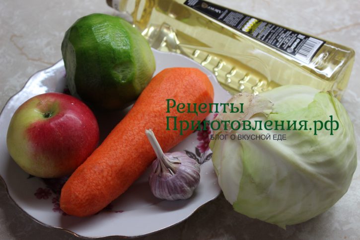 Салат из капусты, редьки, моркови и яблока готовится из этих продуктов